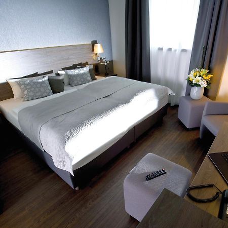 Hotel Eislinger Tor Eislingen Buitenkant foto